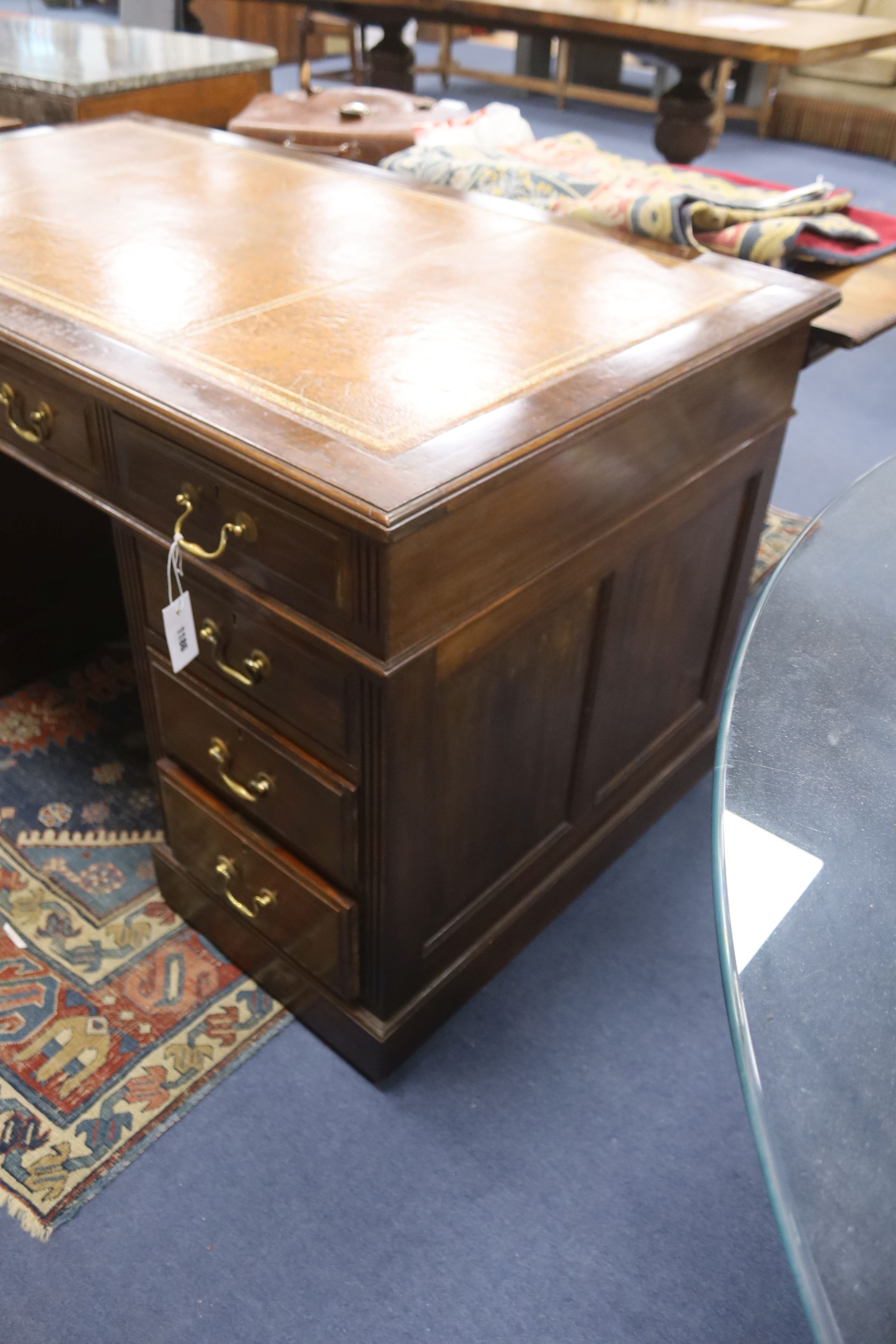 A late Victorian mahogany pedestal desk, length 138cm, depth 76cm, height 76cm